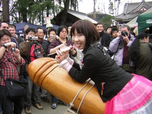 ��������� ���������� Kanamara Matsuri � ������